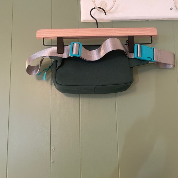 Lego x Target snap closure belt bag with adjustable strap in forest green - Picture 5 of 8